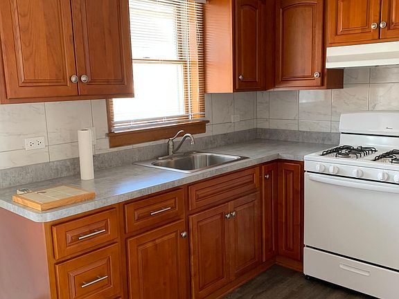 Kitchen with great cabinet space