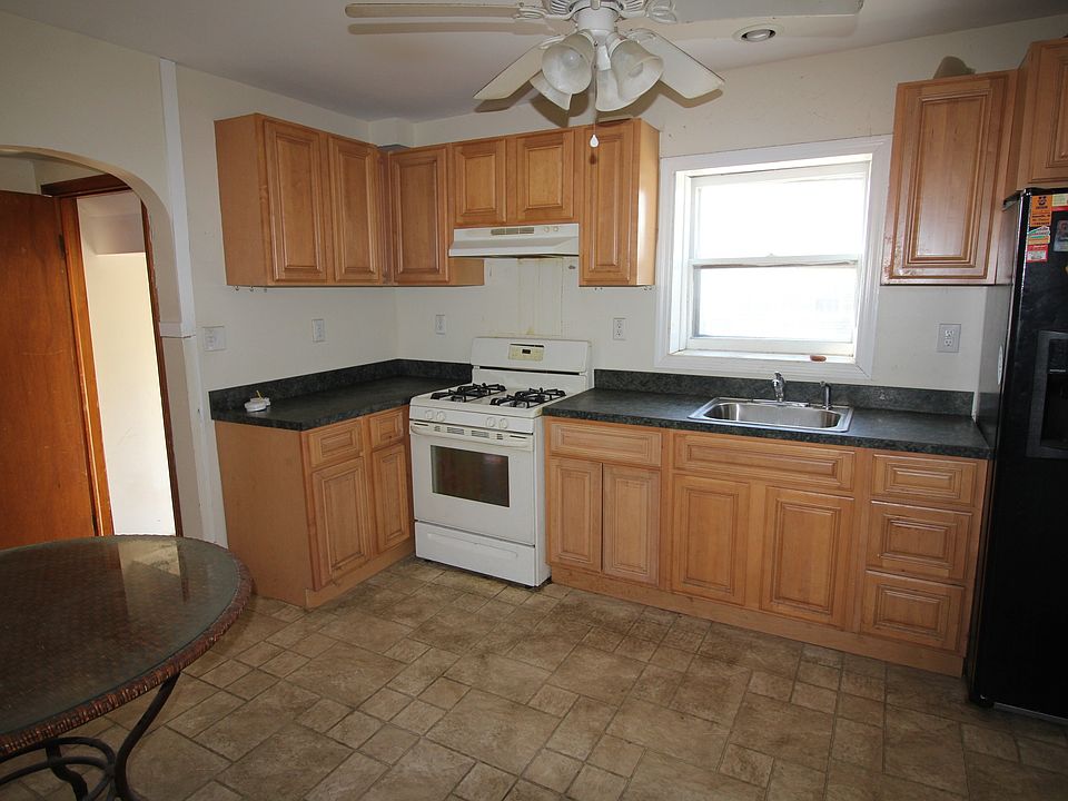2nd image of 208 Bell Ave