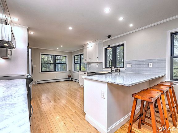 4th image of 79 Meadow Wood Road