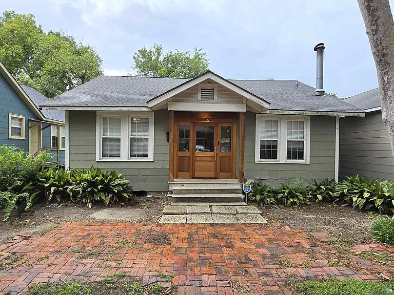 732 Steele Blvd — Photo 1