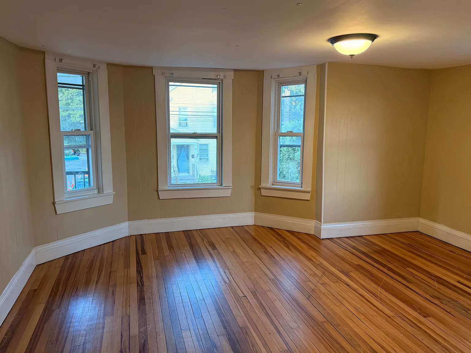 31 Prospect St — Photo 3
