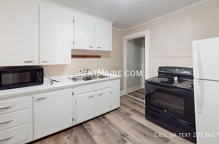 145 Essex St #B — Photo 1