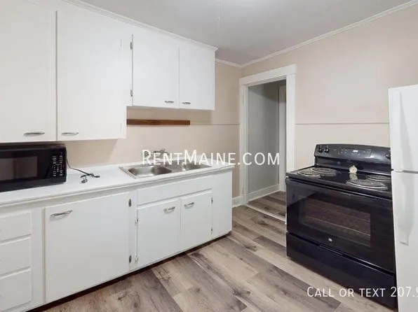 145 Essex St APT B, Bangor, ME 04401