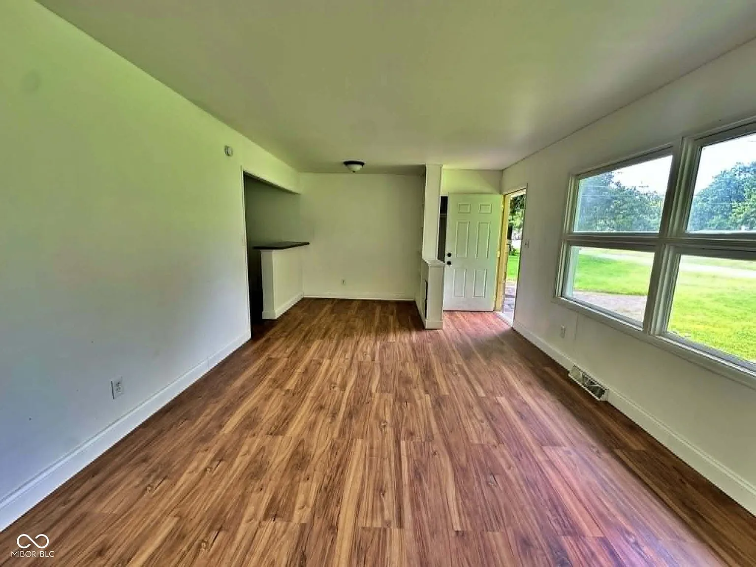 3 bed, 1.0 bath, 1000 sqft, $1,225 — Photo 3