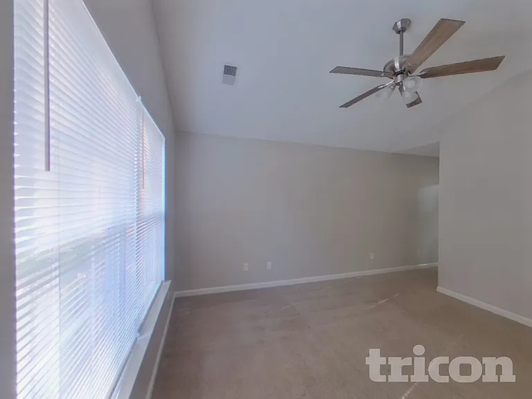 562 Chisolm Way — Photo 8