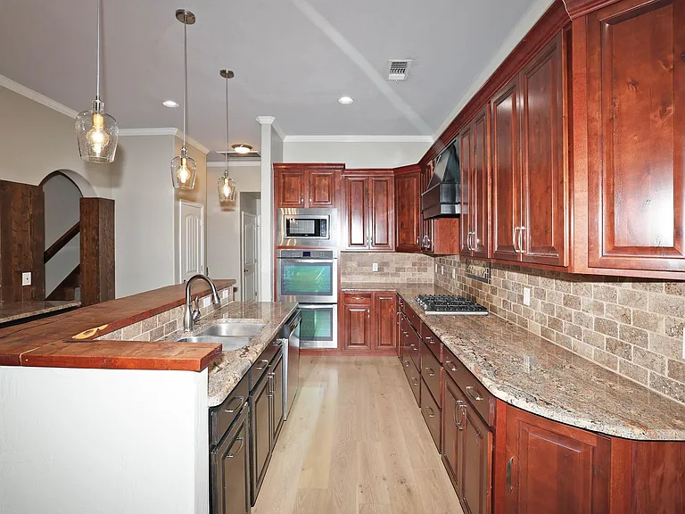 7501 Continental Pkwy — Photo 11