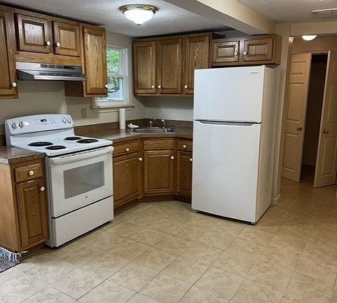 3rd image of 11 Lakeview Blvd #0