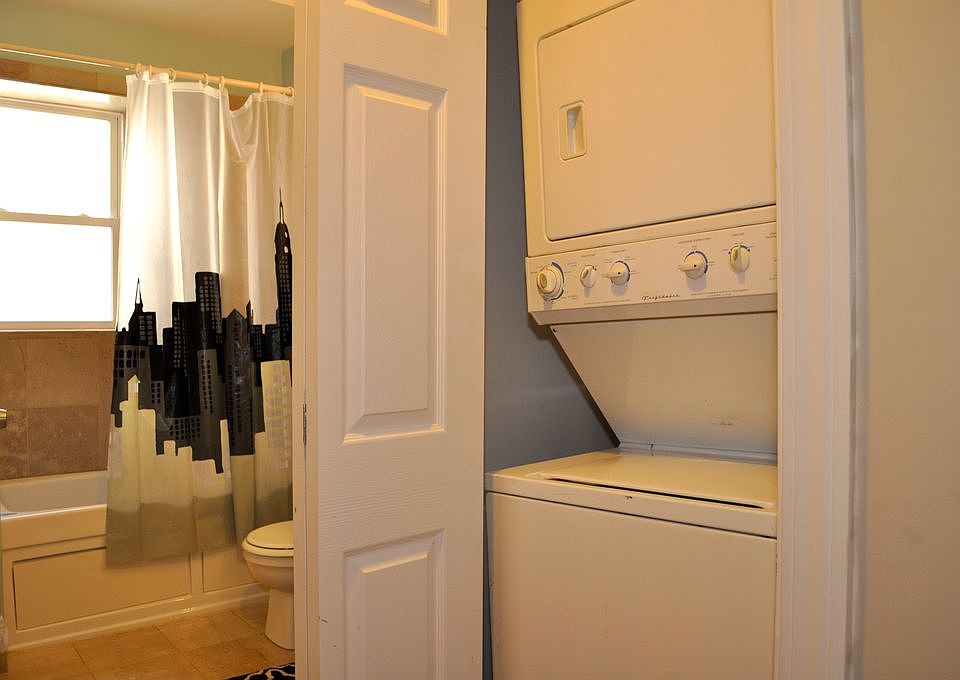1st image of 2315 W Rosemont Ave Unit 2