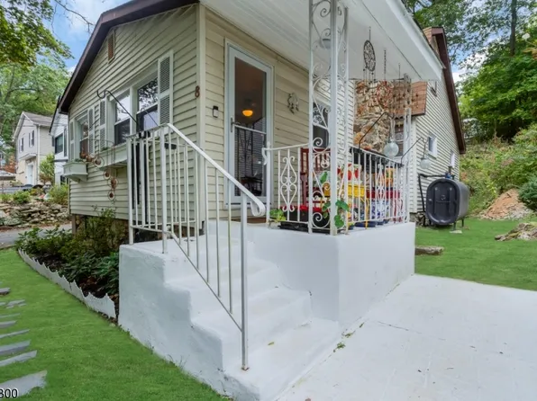 8 Madison Trl, Hopatcong Boro, NJ 07843