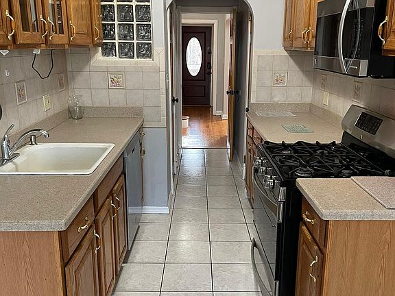 2nd image of 2925 Fenton Ave