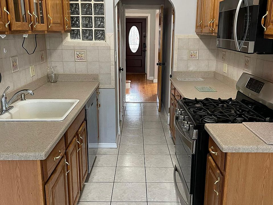1st image of 2920 Fenton Ave