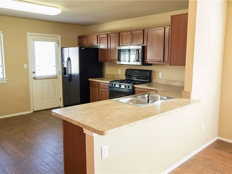 4405 Belfield Ln — Photo 5