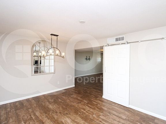 5th image of 610 E Watson Dr