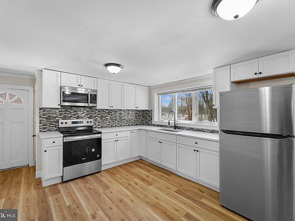 4th image of 1241 Clayton Rd