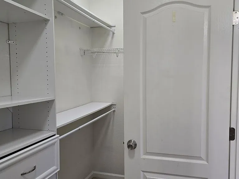 4227 S Fontana St — Photo 23