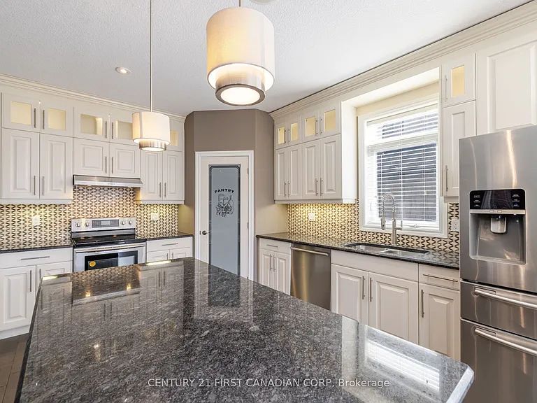 1690 Beaverbrook Ave — Photo 11