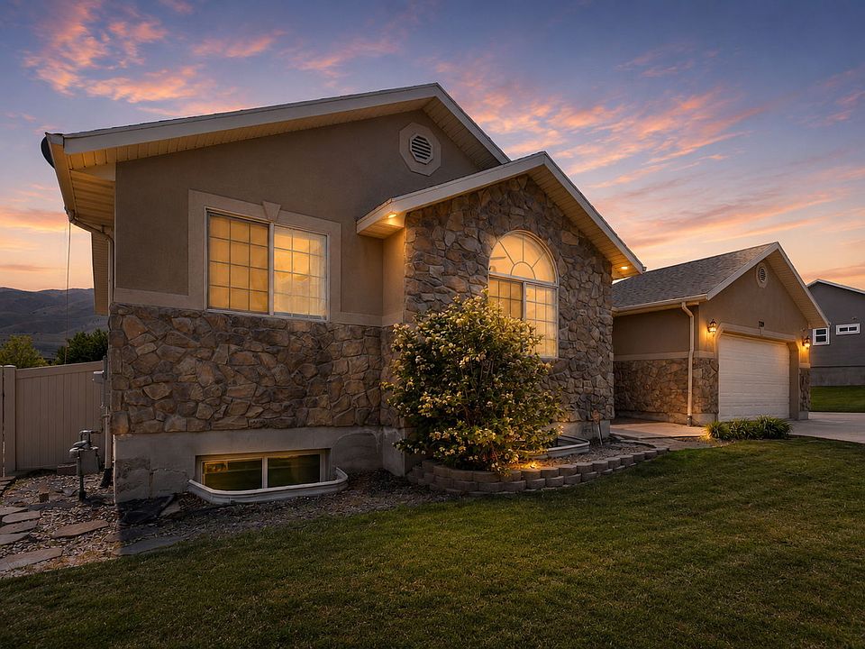 1st image of 319 W Lariat Blvd
