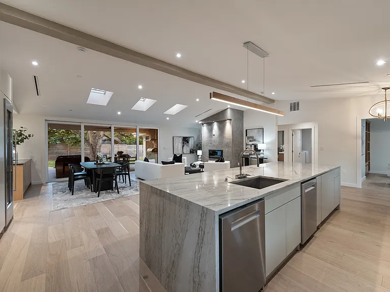4000 Greystone Dr — Photo 7