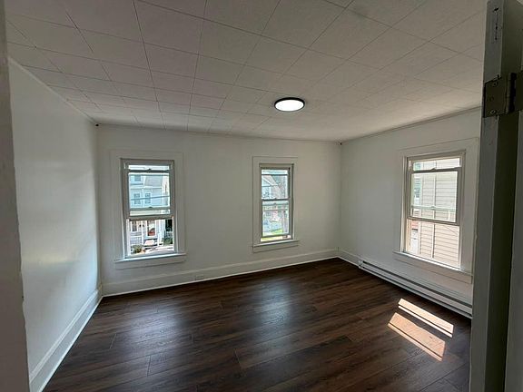 5th image of 1039 W Arch St