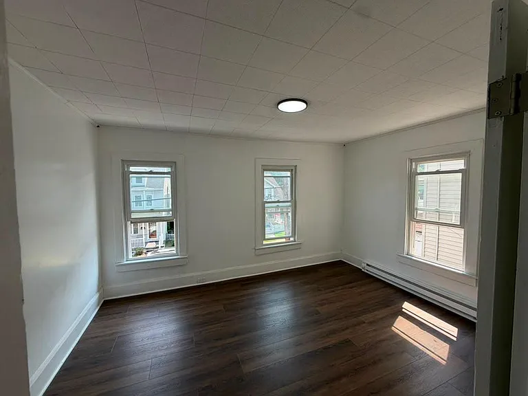 1039 W Arch St — Photo 5
