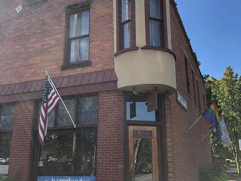 320 E Whittier St — Photo 12
