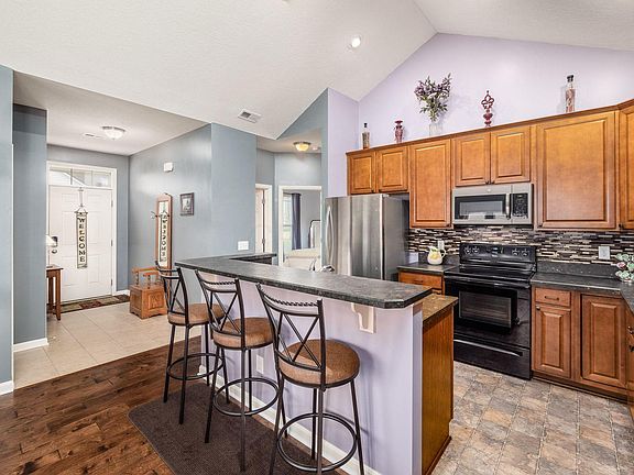 3rd image of 1085 Dobbs Ave