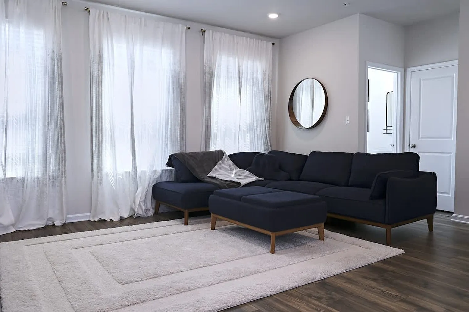 3 bed, 3.0 bath, 2464 sqft, $6,163 — Photo 2