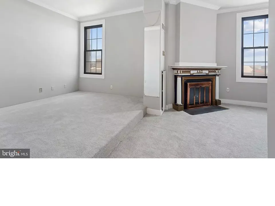 1 E Chase St #706