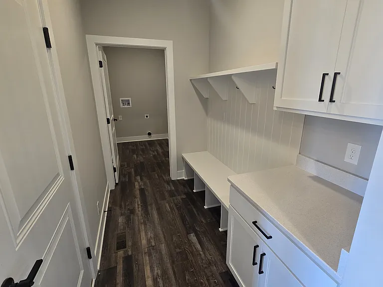 17523 Greenleaf St — Photo 7