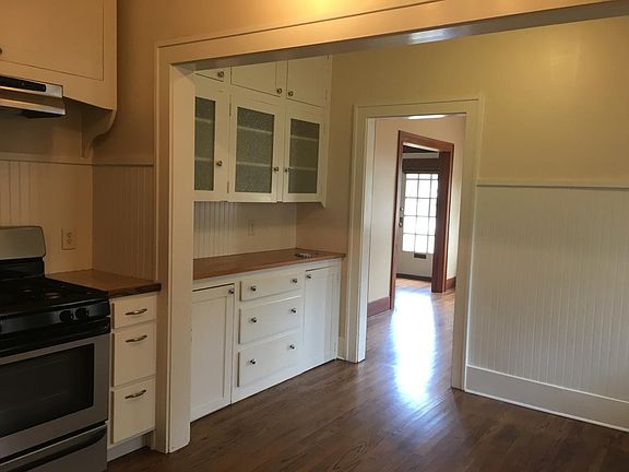 Breakfast looking into dining and living beyond