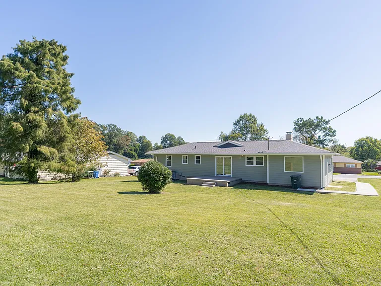 913 Woodmore Ter — Photo 11