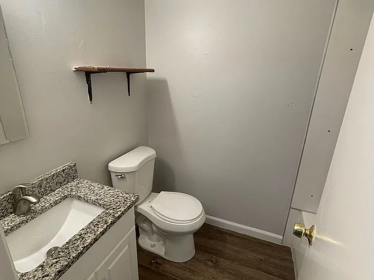 745 F St #15 — Photo 8