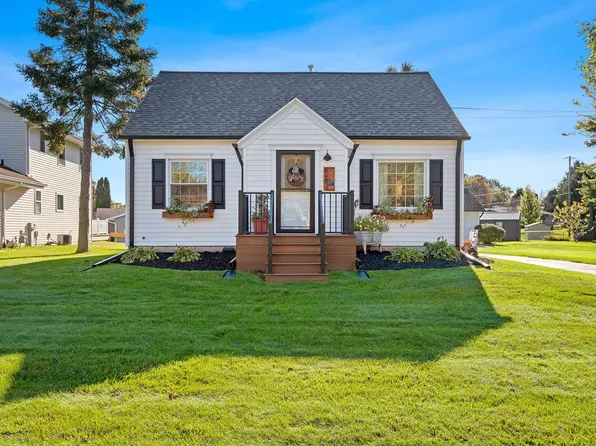 848 Hillcrest Hts, Green Bay, WI 54313