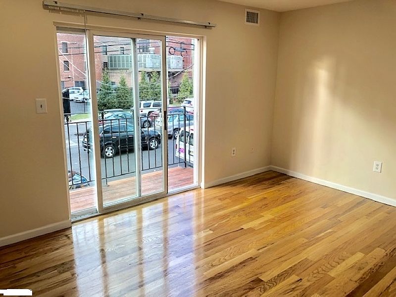 LIVING ROOM/BALCONY