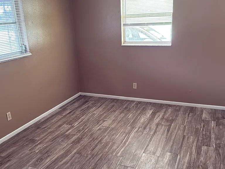 207 Belmont St — Photo 6