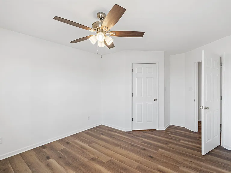 2411 Northampton Dr — Photo 26