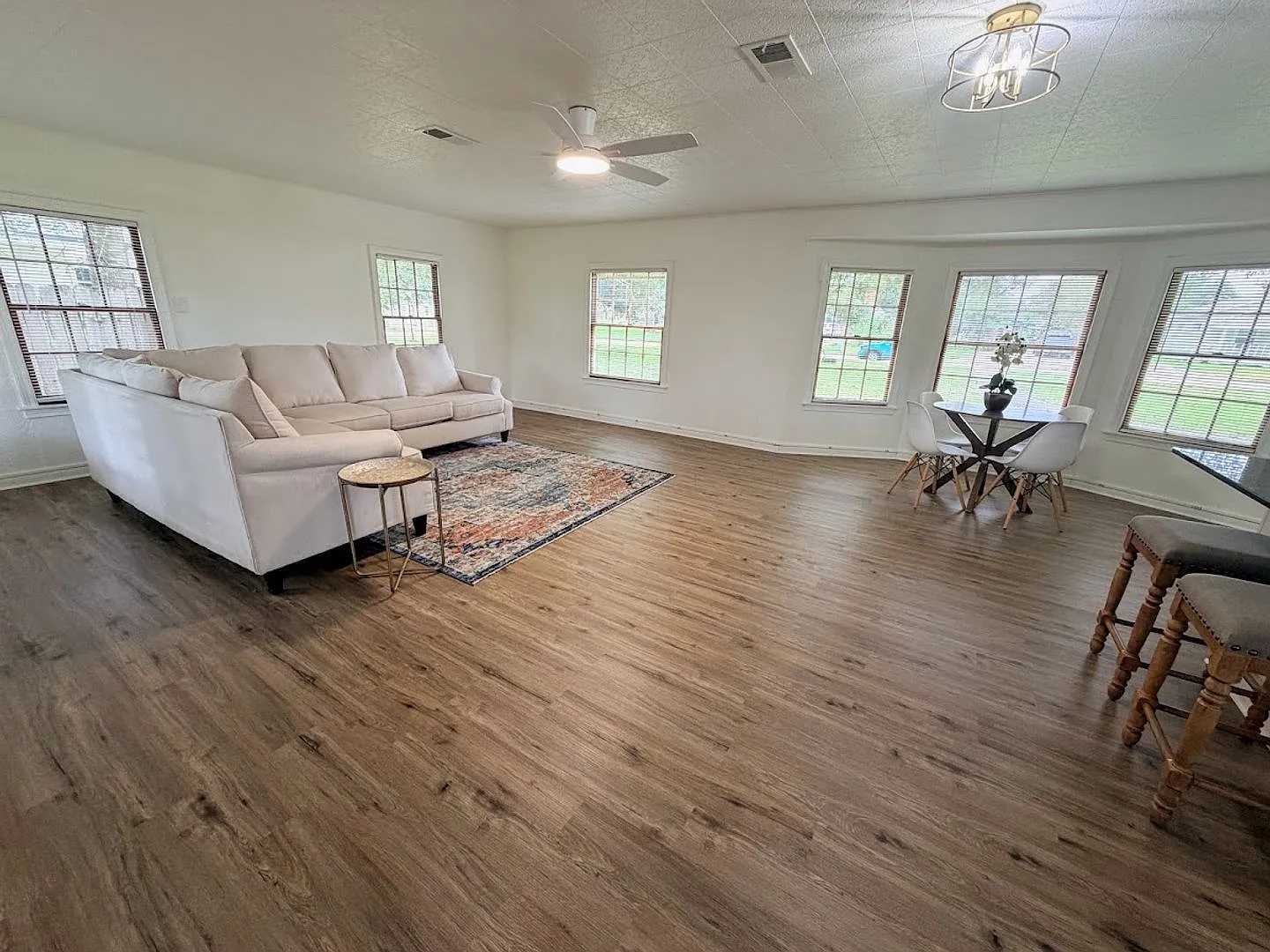 Cozy 3 bedroom, 2 bathroom home in Lake Charles — Photo 3