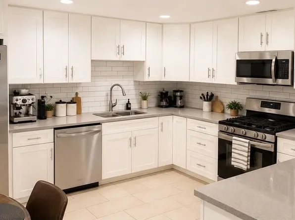 11119 S 84th Ave APT 3B, Palos Hills, IL 60465