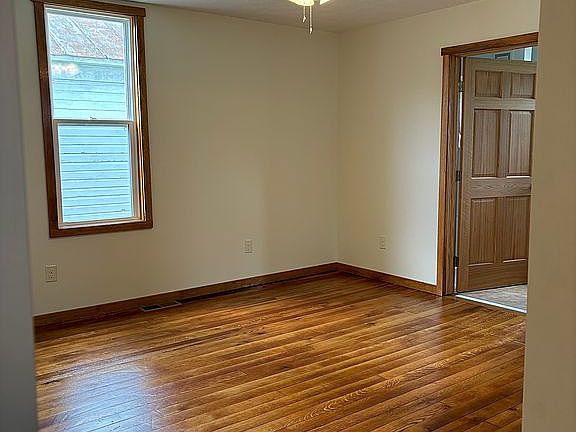 Living Room w/org. Hardwood 