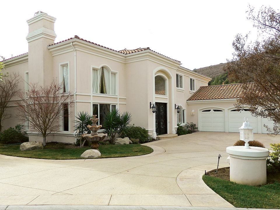 1st image of 3905 Cresthaven Dr