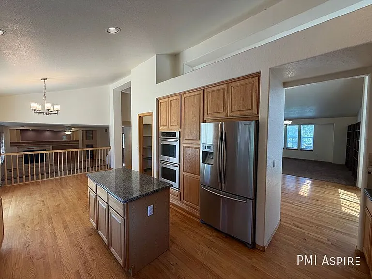 1424 Wildrose Dr — Photo 7