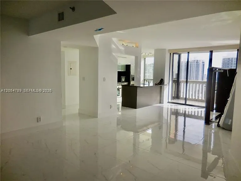 1000 Island Blvd #CU-2308 — Photo 30