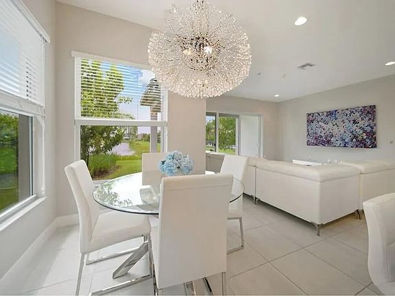 4th image of 15371 Green River Court