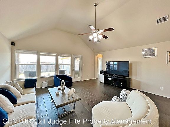 4th image of 4021 Winter Springs Dr