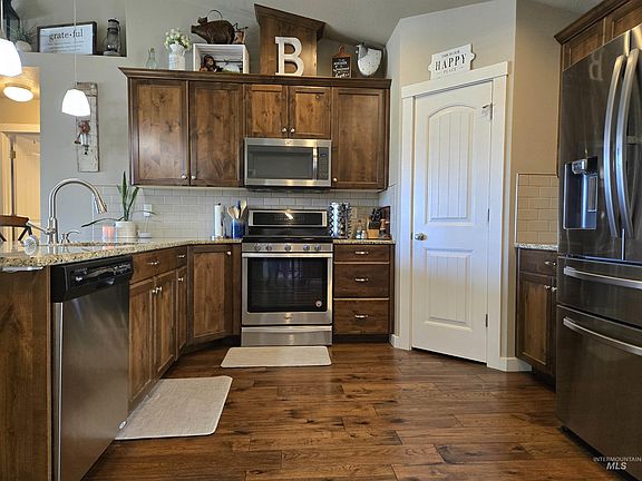 4th image of 235 Meadow View Dr