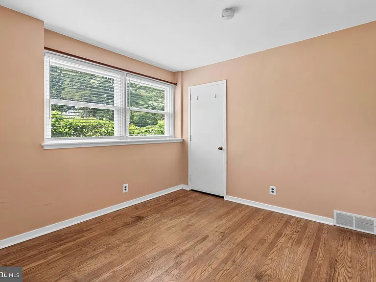 1457 Meetinghouse Rd — Photo 12