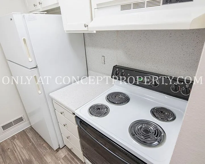 Foothill Terrace — Photo 142