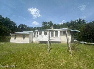 923 Bradford Hill Rd, Crown Point, NY 12928