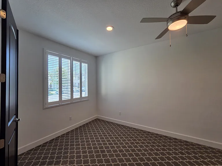 953 Kennedy Dr — Photo 11
