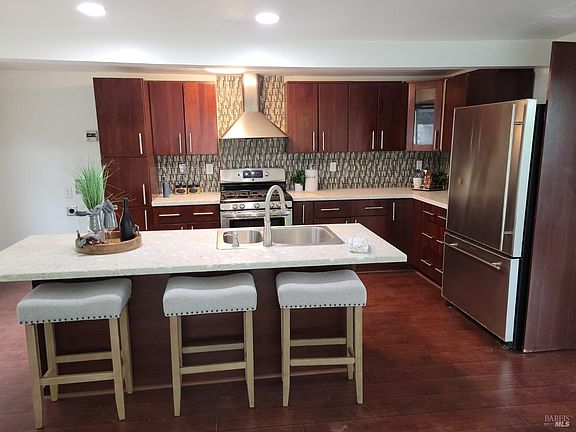 3rd image of 549 Hichborn Street